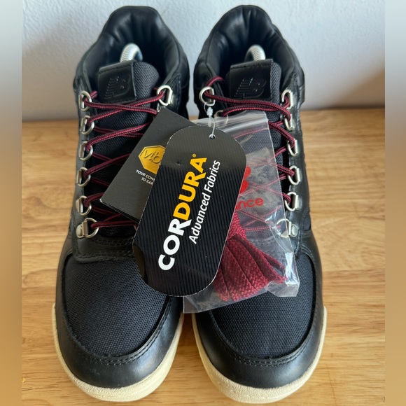 New Balance Uranial Boots - Picture 2 of 3